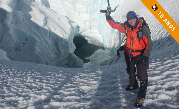 Anibal Pineda en la boca del cráter del Nevado del Tolima.