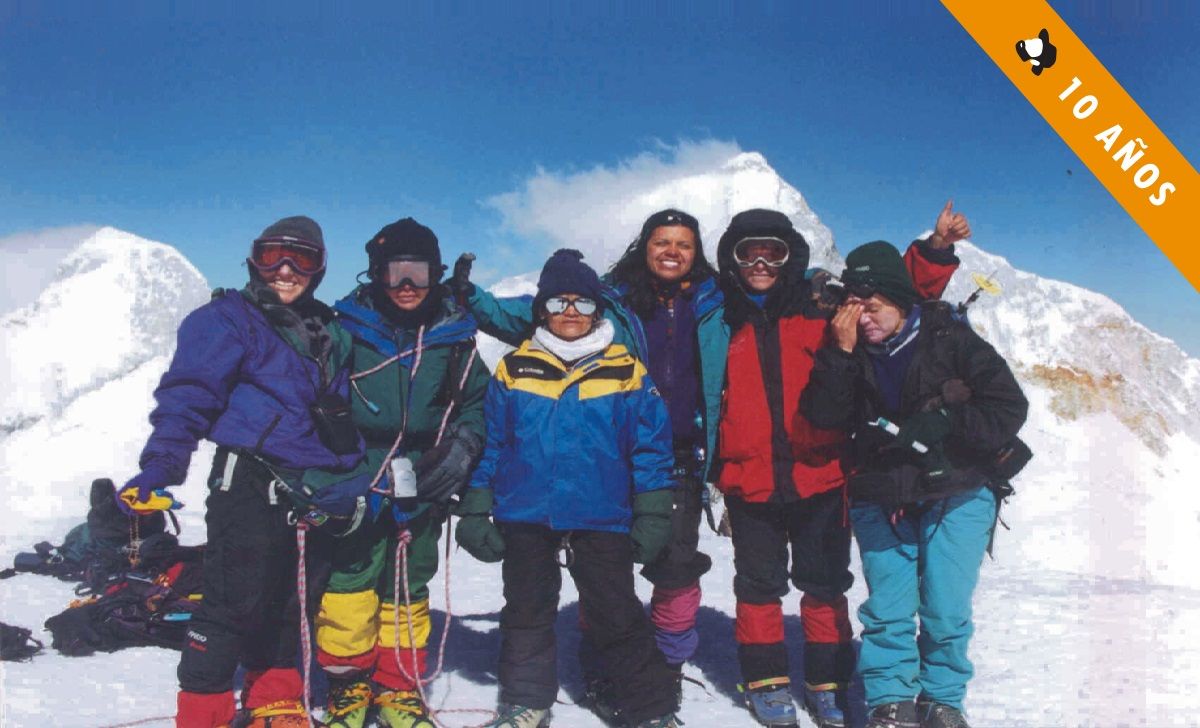 Equipo femenino de Colombianas en la Cordillera Blanca del Perú.