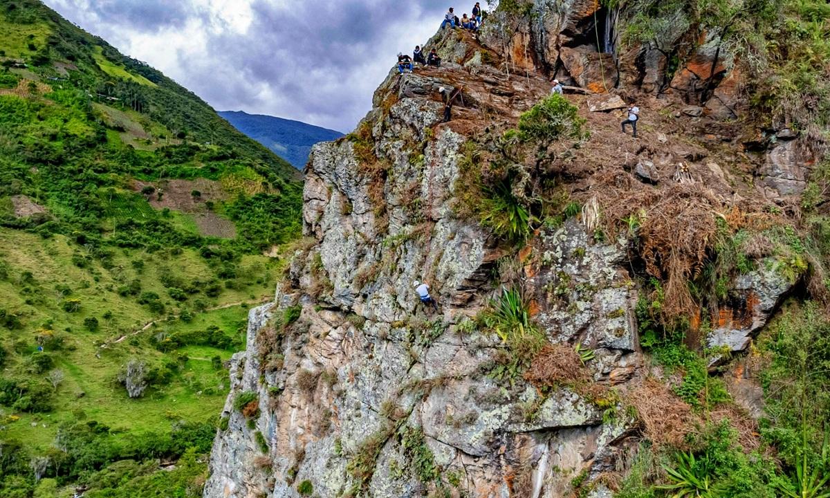 Piedra del Cóndor. Parque de escalada El Guambial. Toribío, Cauca. Colombia.